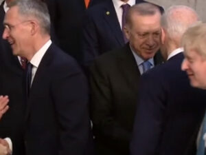 NATO Zirvəsində maraqlı görüntü: Ərdoğanı görən Bayden Consonu unutdu – VİDEO