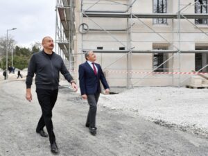 İlham Əliyev Şuşada inzibati binanın əsaslı təmiri ilə tanış oldu – FOTO