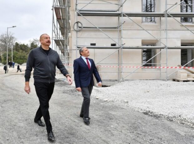 İlham Əliyev Şuşada inzibati binanın əsaslı təmiri ilə tanış oldu – FOTO