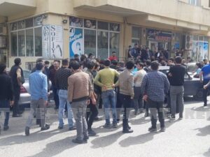 Bakıda qadın çoxmərtəbəli binanın eyvanından yerə düşdü
