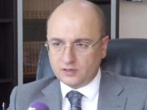 Nazirliyin sabiq şöbə müdiri İngiltərədə qəsr alıb? – FOTOLAR