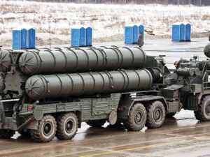 Rusiya “S-400”-ləri Ukrayna ilə sərhəddə gətirdi