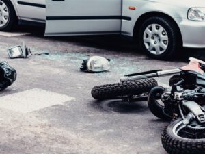 Bakıda avtomobillə motosiklet toqquşub, ölən var