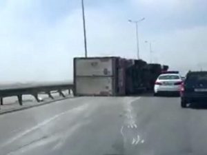 Bakıda TIR aşdı – iranlı sürücünün qolu amputasiya edildi