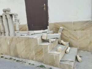 Həbsdə olan partiya sədrinin qərargahının girişini kim dağıdıb? – Açıqlama