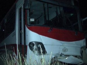 Avtobus minik avtomobili ilə toqquşdu – Ölən və xəsarət alan var
