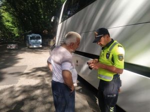 Şamaxı-Bakı yolunda məktəbliləri daşıyan avtobusun qəzaya uğramasından sonra DİN hərəkətə keçdi – FOTO