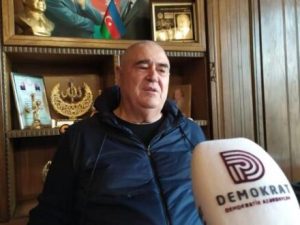 “Şərurlu İsfəndiyar”: “Laba Mübariz” bıçağı çıxarıb boğazımı kəsdi, 70 faiz qan itirdim”