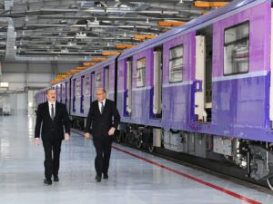 Prezident yeni nəsil metro qatarları ilə tanış oldu