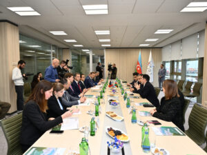 Belçika Baş naziri Bakı limanında – FOTO