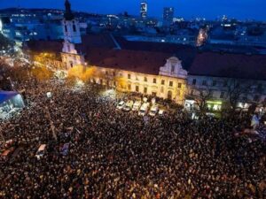 Slovakiyada etirazlar dalğası – 100 minə yaxın insan küçələrə axışdı