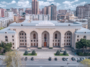 Bu dövlət qurumu lisenziya alınmasından azad olunur