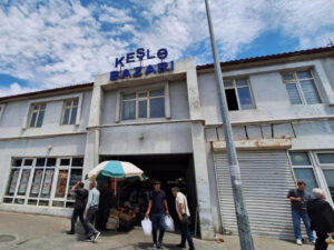 Bakıda “Yeni Keşlə Bazarı” TİKİLİR