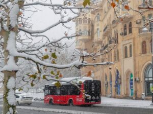 Avtobuslara tətbiq edilən saat məhdudiyyəti aradan qaldırıldı