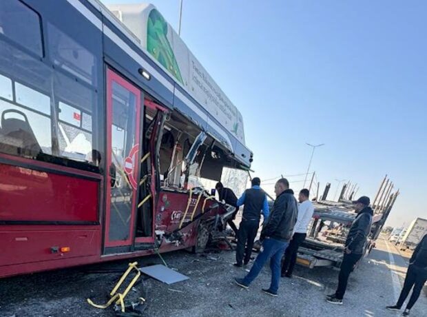 Bakıda 40-dan çox avtobus qəzada zədələnib