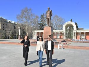 Mehriban Əliyeva və qızları GƏNCƏDƏ – FOTO