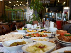 İftarın Azərbaycan modeli – Yoxsa qonaqlıq?
